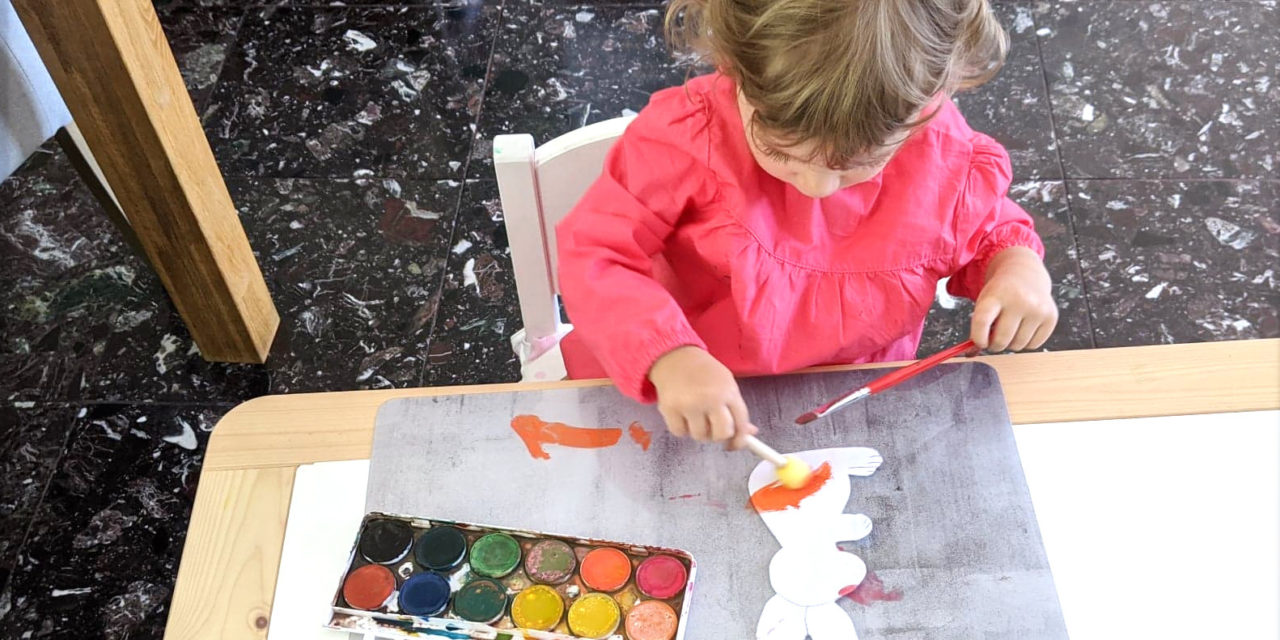 Lapin à l’aquarelle avec tampon en mousse