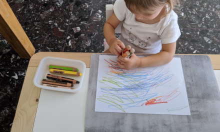 des crayons adaptés aux petites mains