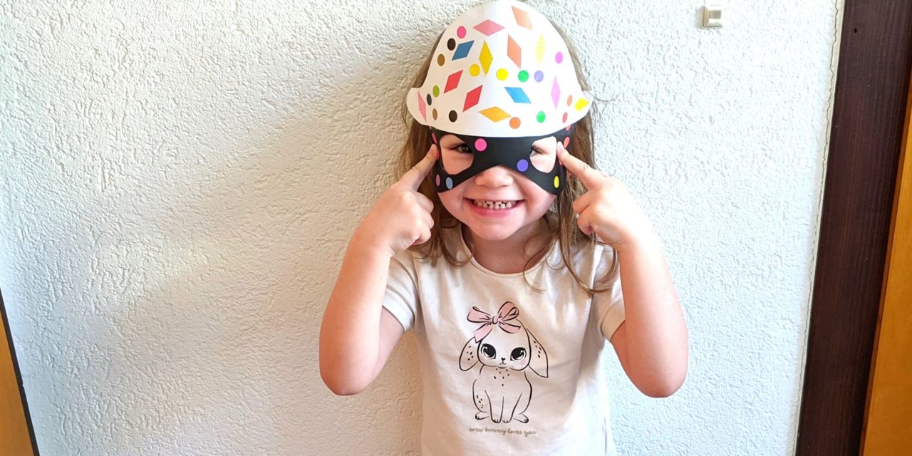 diy Le masque Arlequin aux gommettes